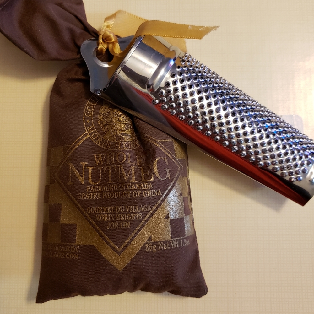 Whole Nutmeg w/grater